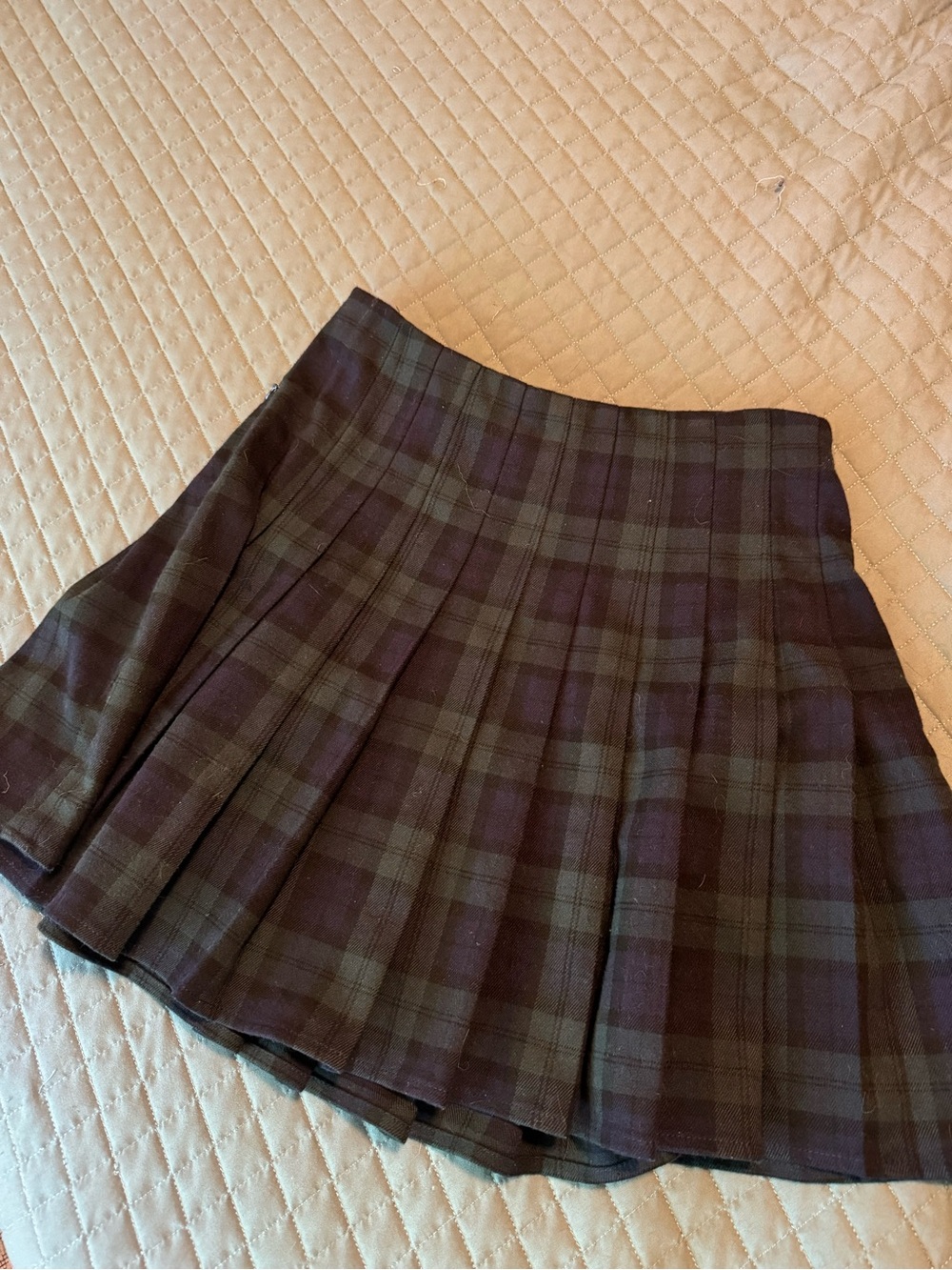 Brandy Melville Pleated Plaid Mini Skirt in Dark Green and Navy